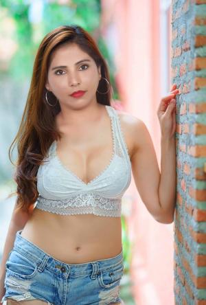   Model Amrita Singh
